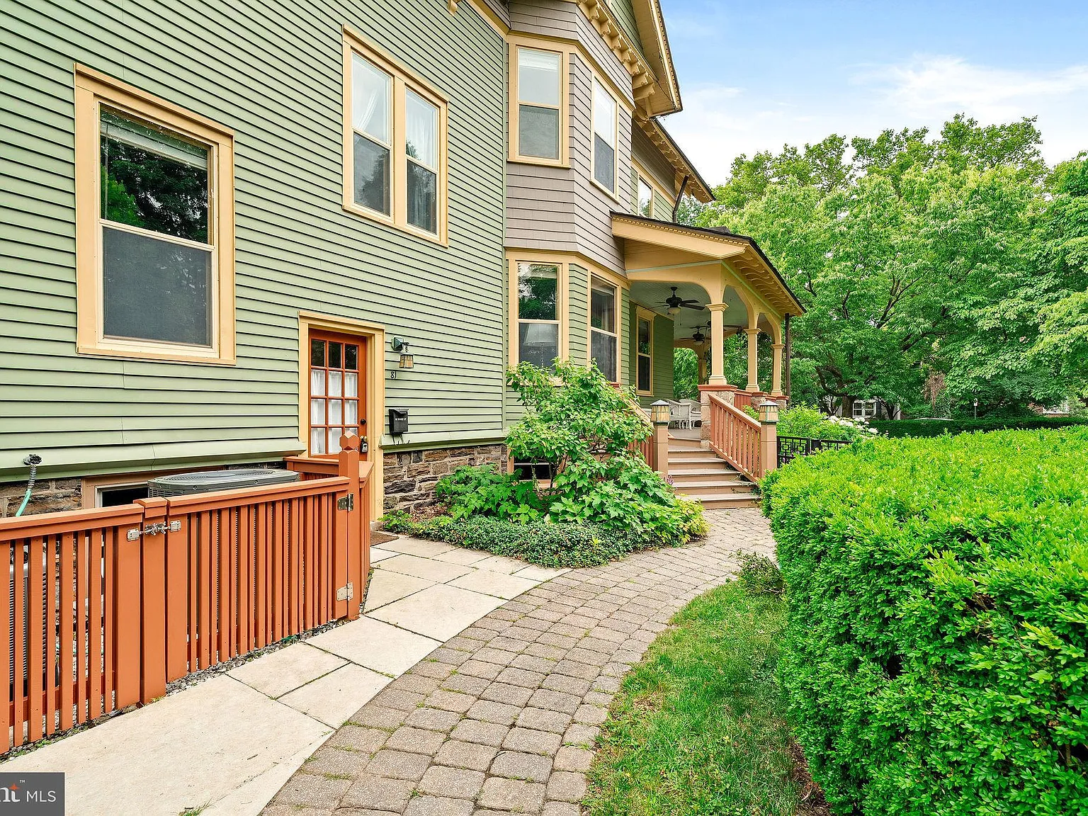 1 bed, $2,575 — Photo 3