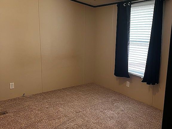 5th image of 4803 Eisenhower Dr