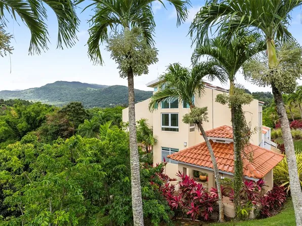 23 & 24 Hacienda Carabali, Luquillo, PR 00773