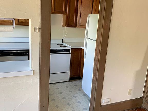 5th image of 146 NW 12th St APT 4