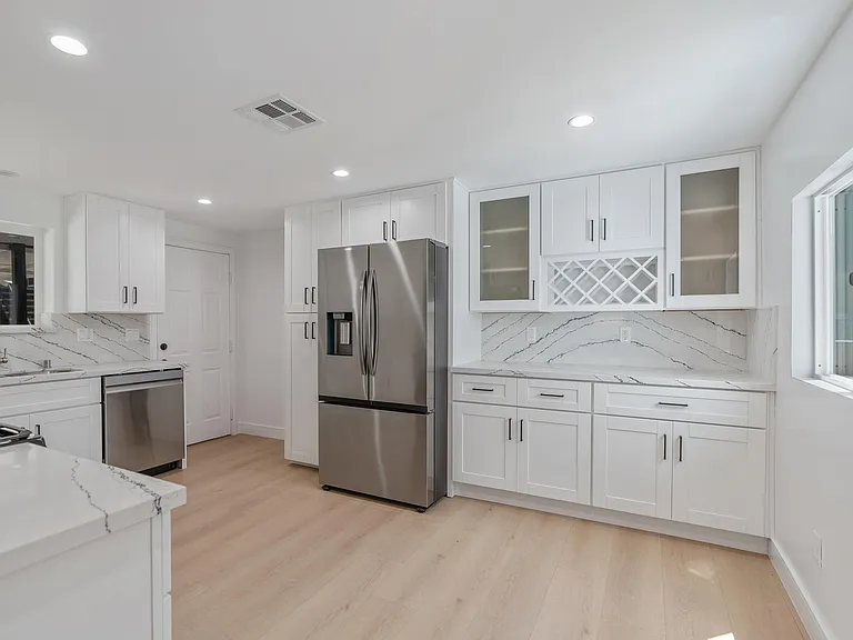 1206 Tamarind Ave — Photo 16