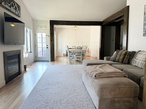 3rd image of 10806 S Weiss Dr