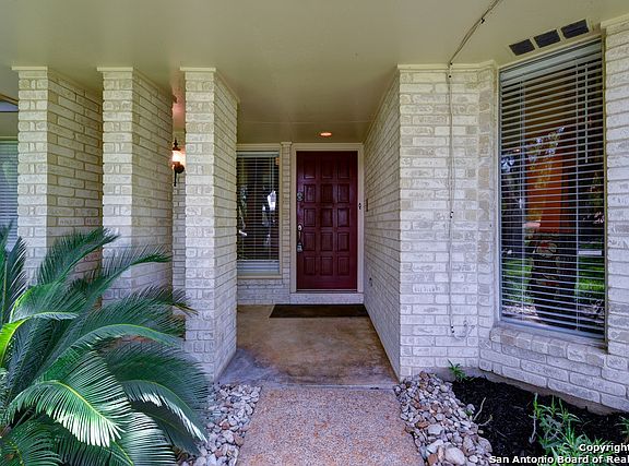 4th image of 105 Castleoaks Dr