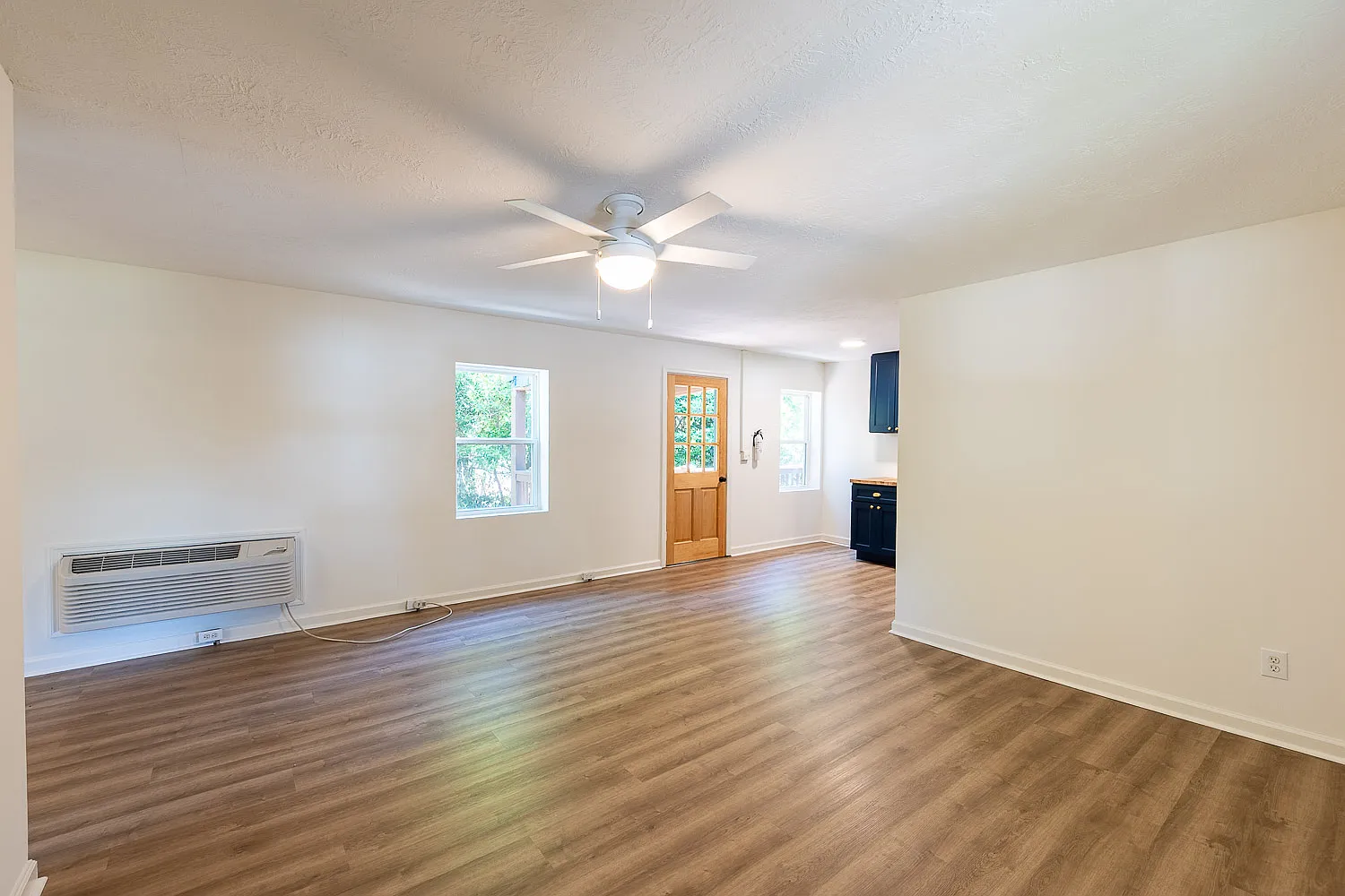 1648 Wycliffe St — Photo 3