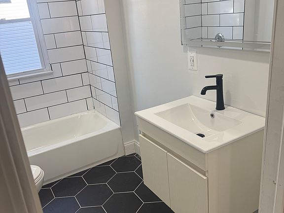 5th image of 16218 Tuller St