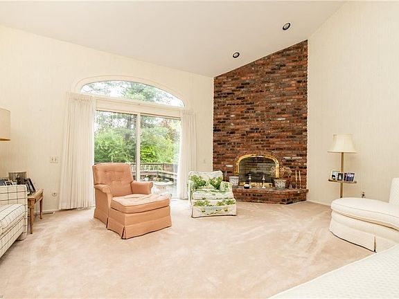 5th image of 5 Windrush Ln