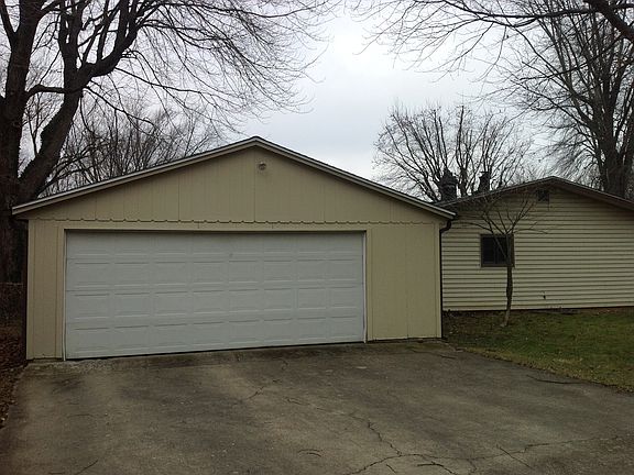2nd image of 3201 N Kingsley Dr