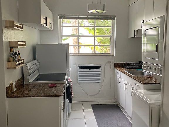 4th image of 1007 Meridian Ave APT 12