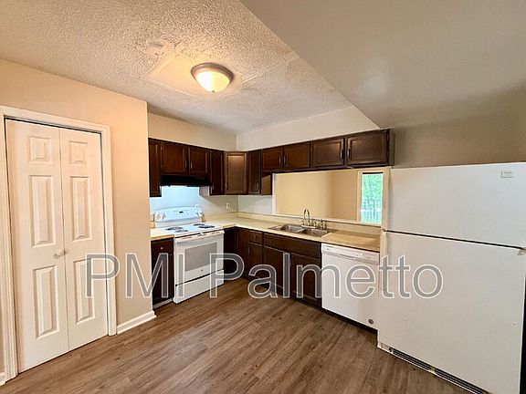 5th image of 33 Chestnut Ferry Rd #202