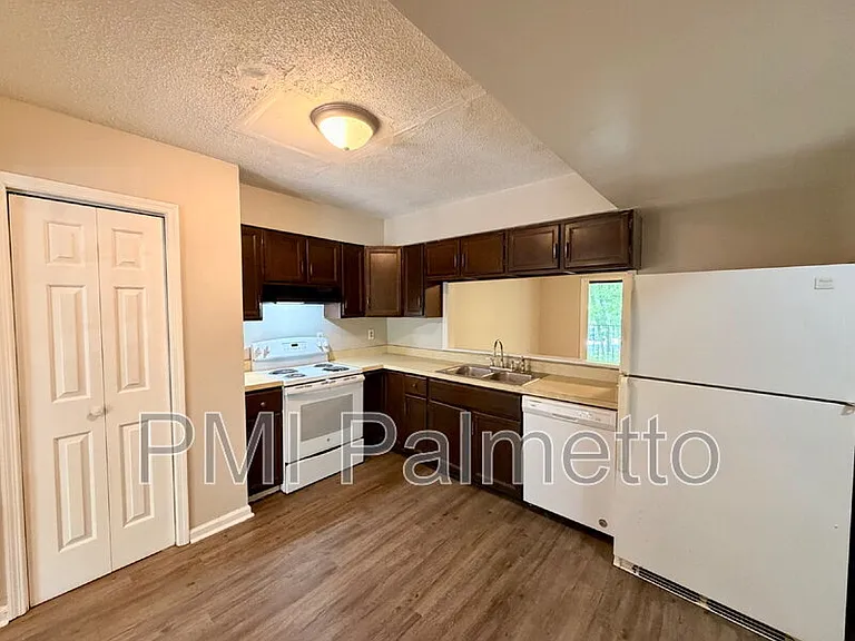 33 Chestnut Ferry Rd #202 — Photo 5