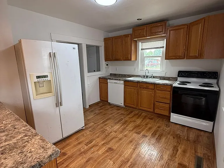 7030 N Market St — Photo 13