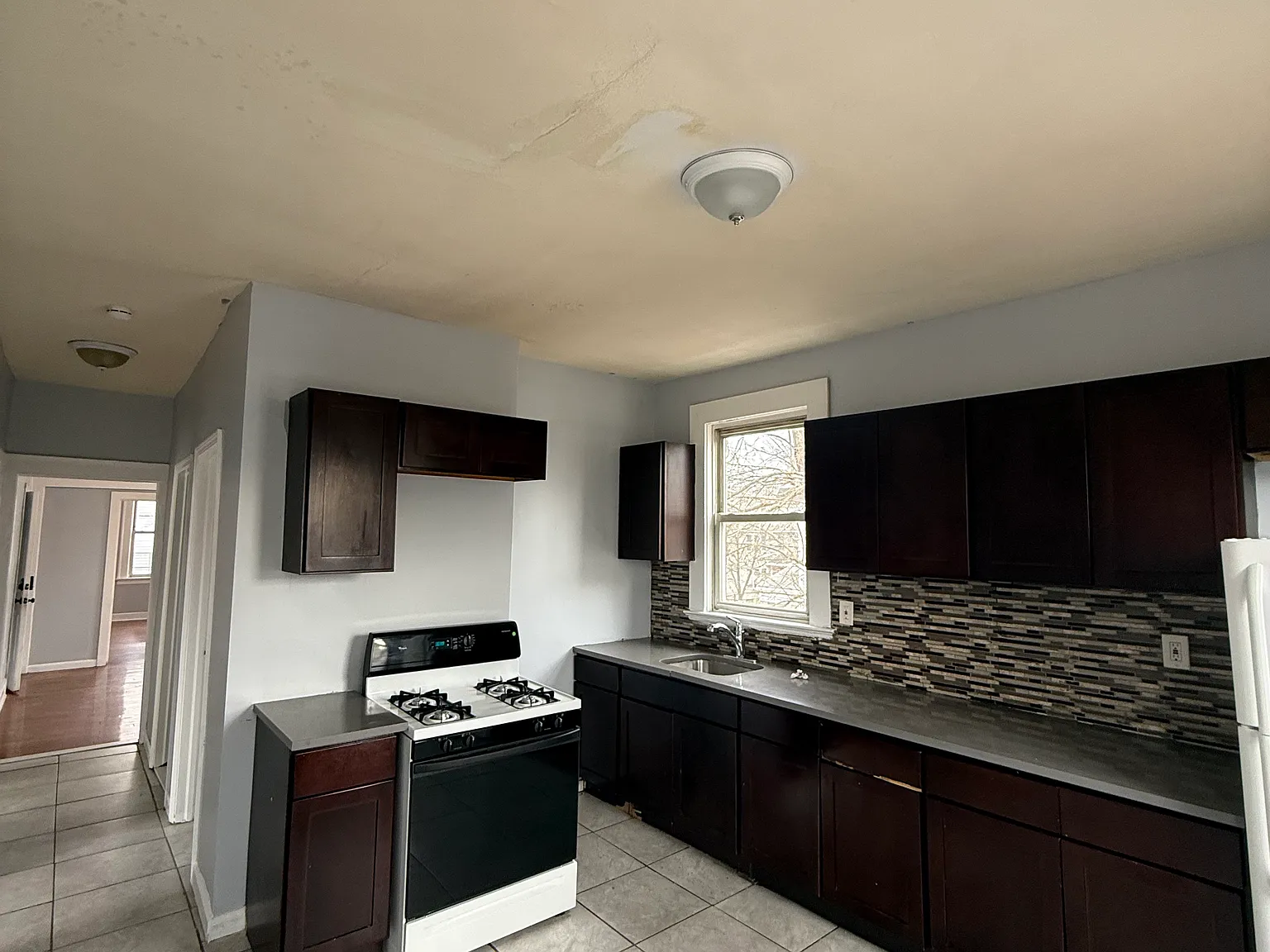3 bed, $2,200 — Photo 1
