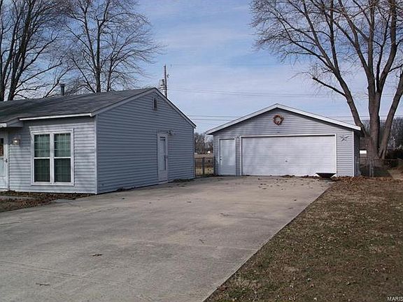 2nd image of 2643 Carolyn Blvd