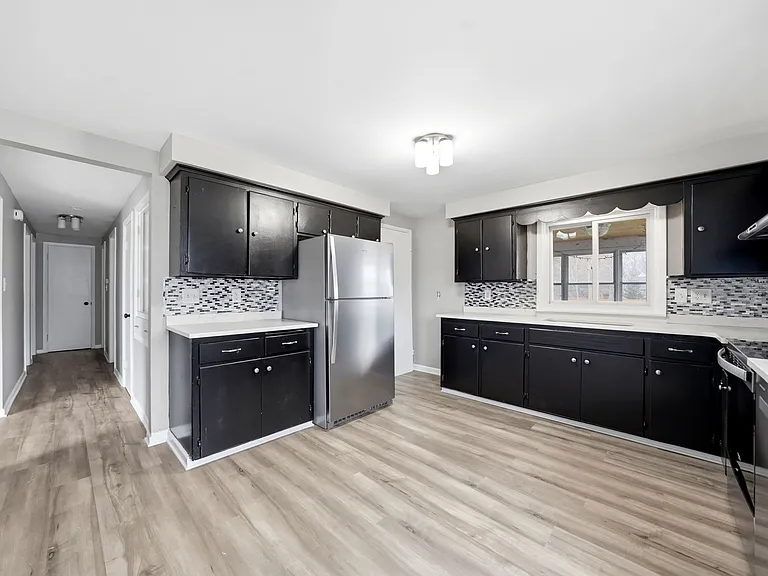 916 Klein Rd — Photo 10