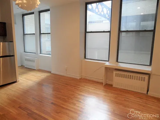 Rented by City Connections Realty | media 8