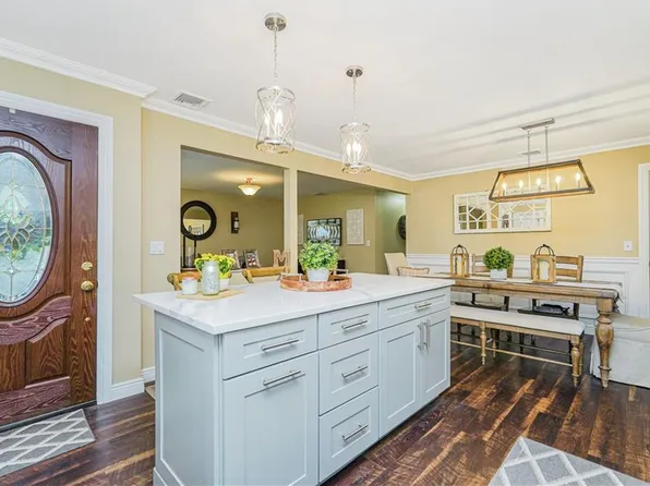 381 Burgher Avenue image 16 of 41