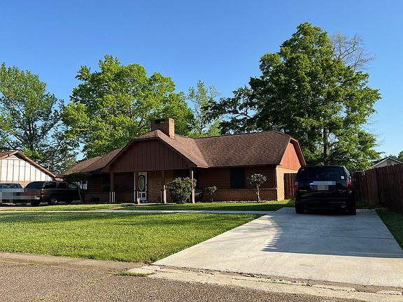 2nd image of 113 Roanoke Cir
