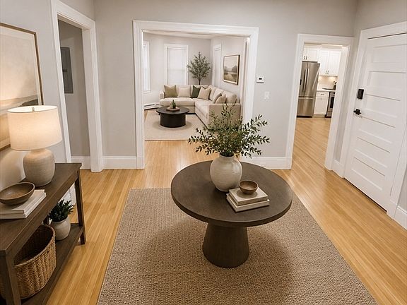 5th image of 33 Oak St