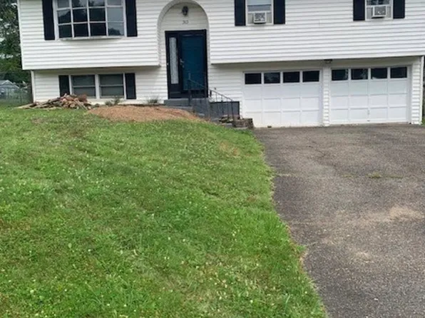 313 Horseshoe Ln, Vestal, NY 13850