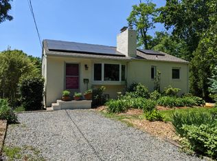 425 Rollins St, Falls Church, VA 22046