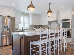 3 Park Ter, Andover, NJ 07821