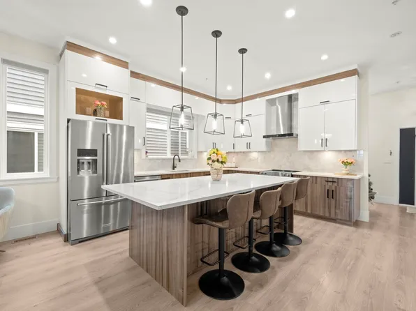 11042 240th St, Maple Ridge, BC V2W 1H6