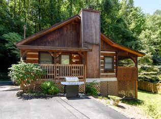 304 Hilltop Rd, Gatlinburg, TN 37738