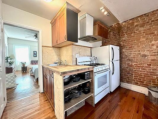 4th image of 143 Madison St APT 4