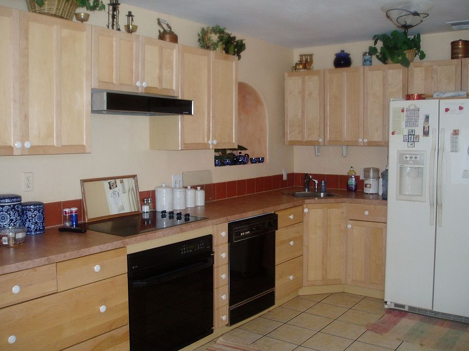 Large bright modern kitchen