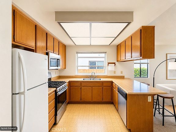 4th image of 63 Rainbow Ridge Rd