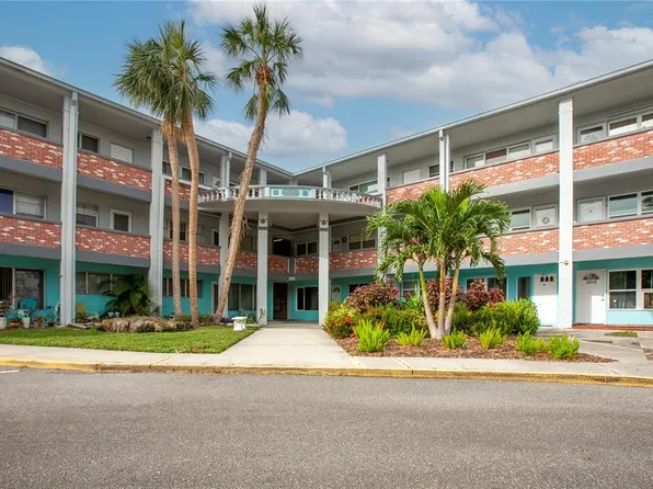 4300 58th St N APT 2001, Kenneth City, FL 33709