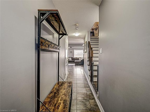5th image of 146 Parkinson Cres
