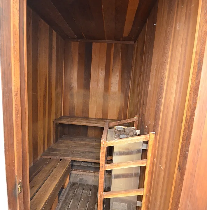 9 Yacht Club Tenderfoot St #414