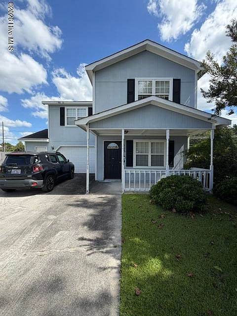 1st image of 305 Fox Way S