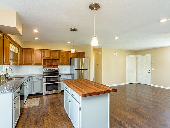 5th image of 22 Misty Ln