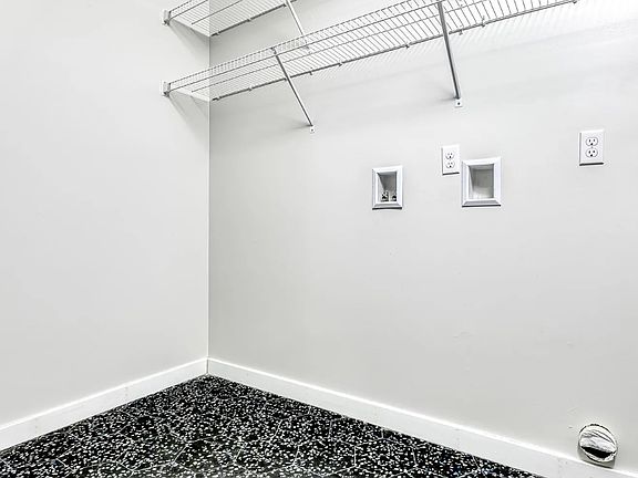 5th image of 129 Spring St
