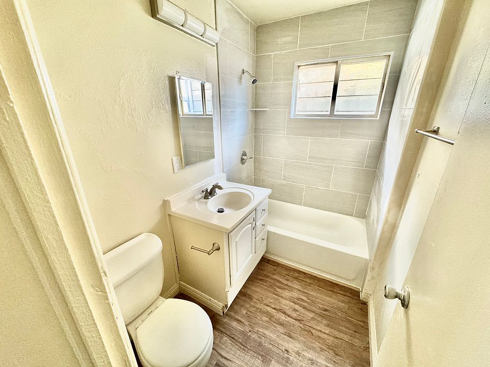 2nd image of 405 15th St APT 3A