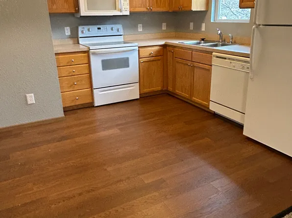 1207 SW Harvey St #D, Topeka, KS 66604