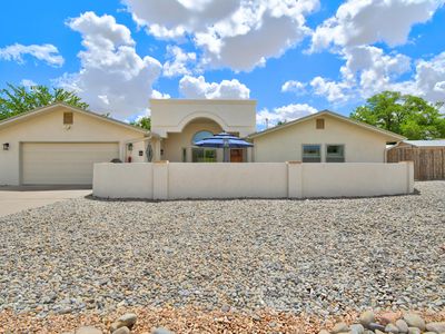 5208 Chapel Dr NW, Albuquerque, NM, 87114