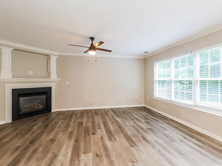 142 Hampshire Dr — Photo 5