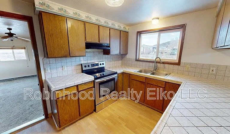 778 Lamont Dr — Photo 11