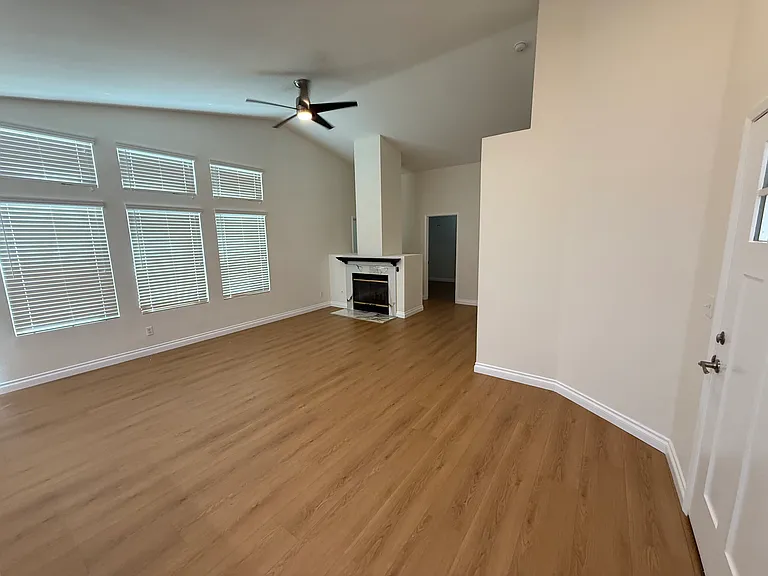 2686 Beverly Ave — Photo 7