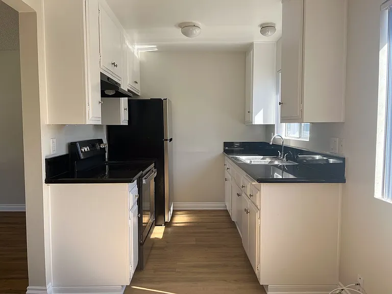 372 Freeman Ave — Photo 15