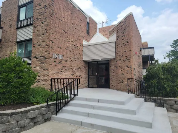 1810 Hemlock Pl APT 204, Schaumburg, IL 60173