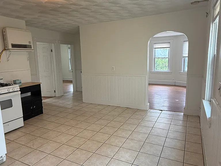 87 Penn St #2R — Photo 2