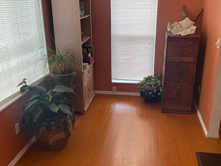 1603 Perrin Dr — Photo 17