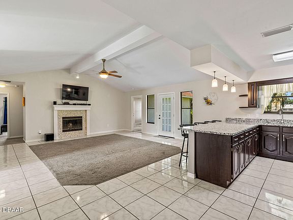 4th image of 513 Sun Lake Dr