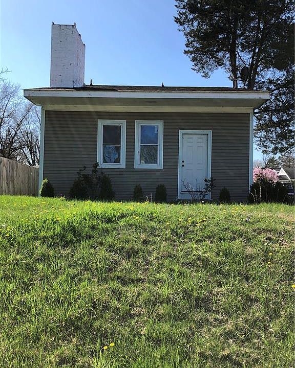 1st image of 250 E Hillcrest Ave