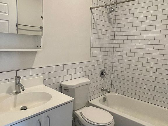 5th image of 2527 Saint Paul St #3E