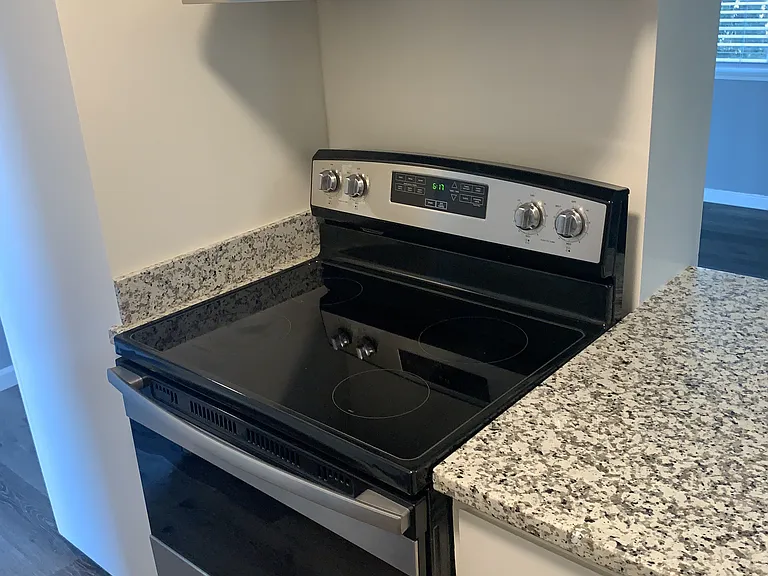491 Courtland Dr #5 — Photo 3